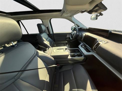 Used 2025 Ford Expedition Max Active image 10