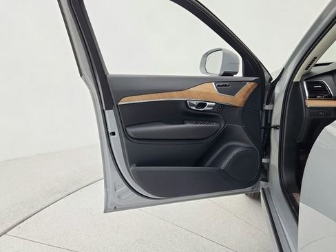 New 2025 Volvo XC90 B6 Plus w/ Protection Package Premier image 30