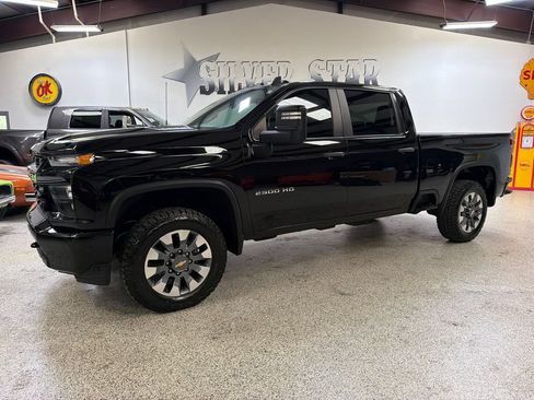 Used 2023 Chevrolet Silverado 2500 Custom w/ Custom Value Package AWD/4WD image 1