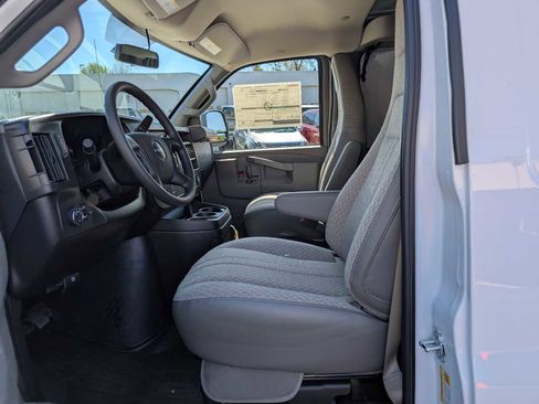 New 2026 GMC Savana 3500 RWD image 5