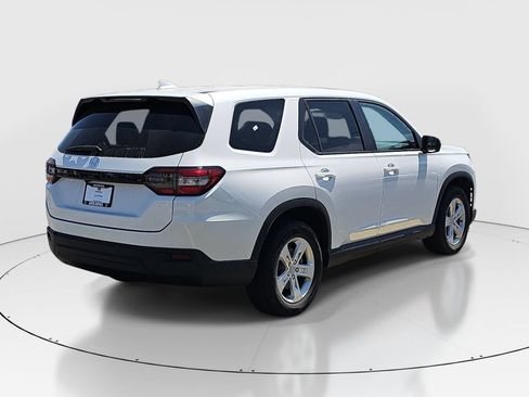 Used 2024 Honda Pilot LX image 5