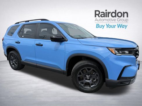 Used 2023 Honda Pilot TrailSport image 1