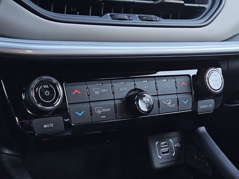 New 2026 Jeep Compass Limited image 17