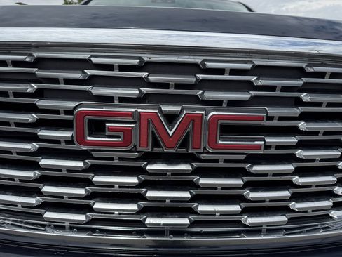 Used 2019 GMC Yukon XL Denali w/ Open Road Package AWD/4WD image 23