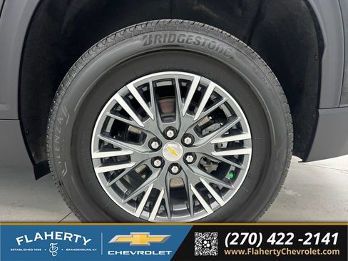 Used 2025 Chevrolet Traverse LT FWD image 18