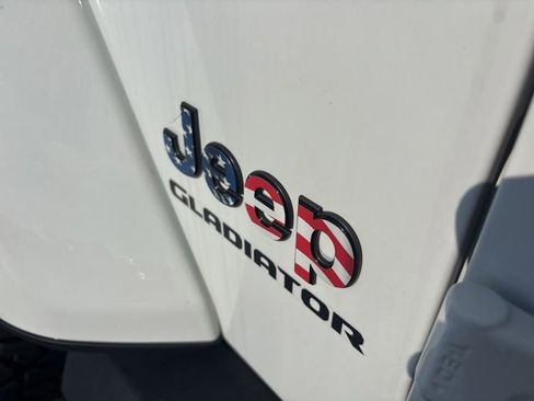 Used 2021 Jeep Gladiator Overland AWD/4WD image 18