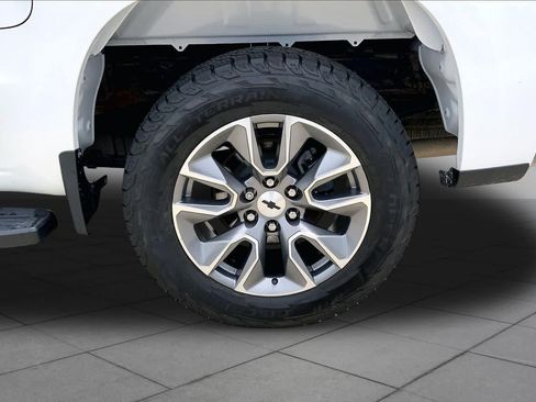 Used 2022 Chevrolet Silverado 1500 LT w/ Z71 Off-Road Package AWD/4WD image 11