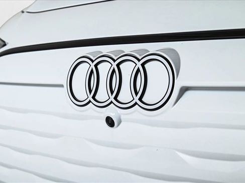 New 2025 Audi A6 e-tron Premium Plus image 3