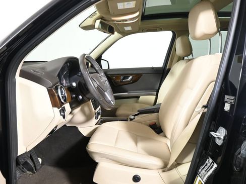 Used 2015 Mercedes-Benz GLK 350 4MATIC image 3