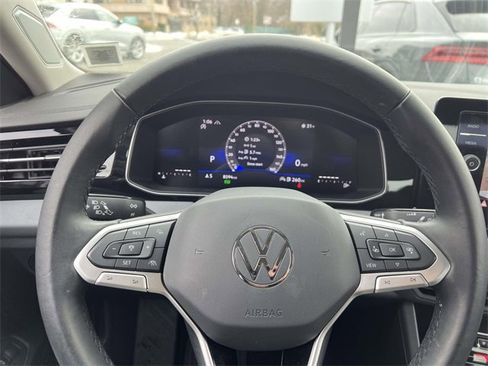 Certified 2025 Volkswagen Jetta SE image 24