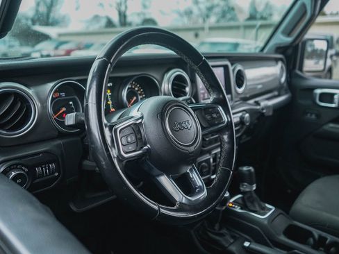 Used 2020 Jeep Wrangler Unlimited Sahara image 6