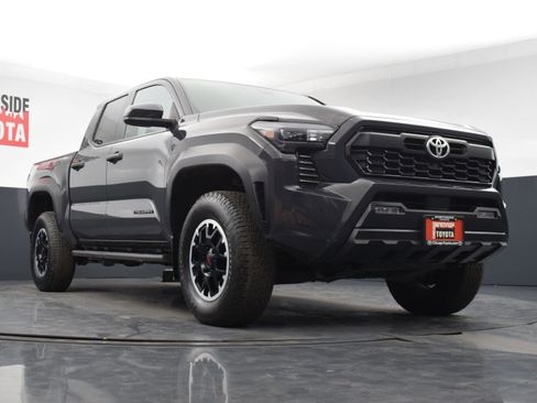 Used 2024 Toyota Tacoma TRD Off-Road image 31
