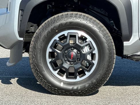 New 2025 Toyota Tacoma TRD Off-Road image 32