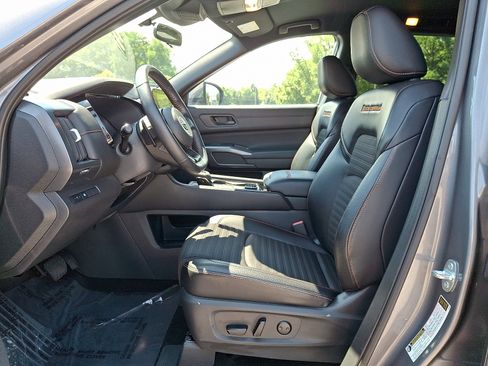 Used 2024 Nissan Pathfinder Rock Creek AWD/4WD image 14