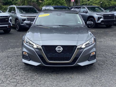 Used 2022 Nissan Altima 2.5 SR FWD image 2