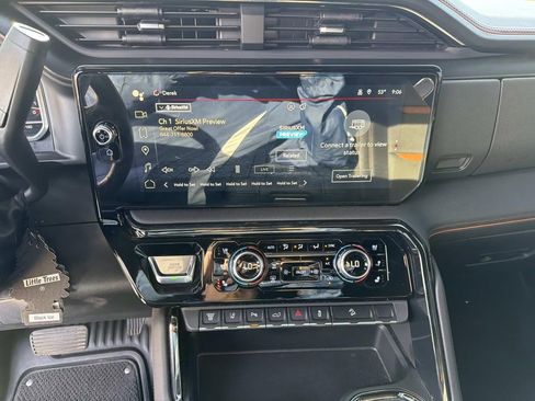 Used 2024 GMC Sierra 2500 AT4 w/ Technology Package image 32