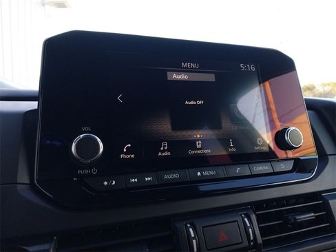 Used 2024 Nissan Pathfinder S image 16