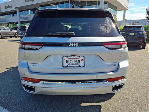 Used 2025 Jeep Grand Cherokee Overland AWD/4WD image 29