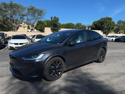 Used 2025 Tesla Model X image 2