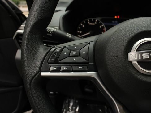 Used 2024 Nissan Altima 2.5 SV AWD/4WD image 30