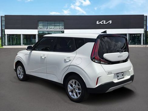 Certified 2025 Kia Soul LX w/ LX Technology Package FWD image 3