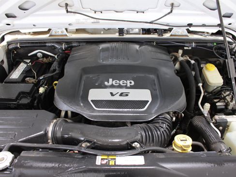 Used 2016 Jeep Wrangler Unlimited Sport w/ Quick Order Package 24S AWD/4WD image 34