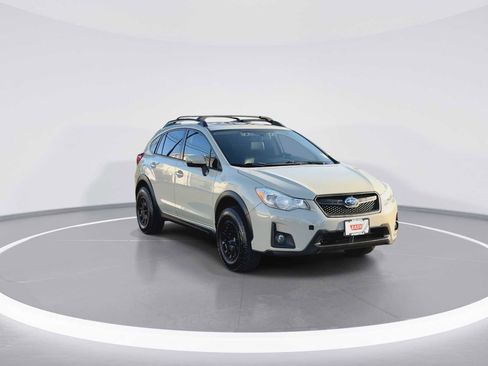 Used 2017 Subaru Crosstrek 2.0i Limited image 2