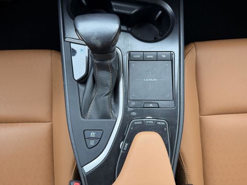 Used 2022 Lexus UX 250h w/ Accessory Package (Z2) image 30