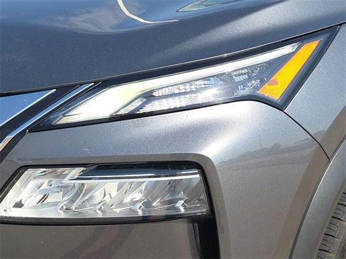 Used 2023 Nissan Rogue SL w/ SL Premium Package image 4