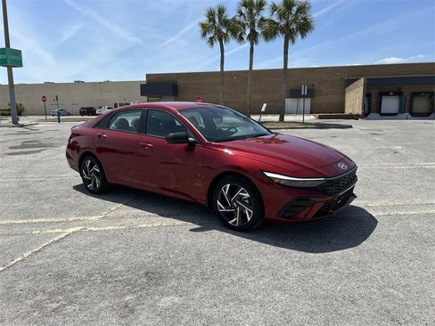 New 2025 Hyundai Elantra SEL image 2