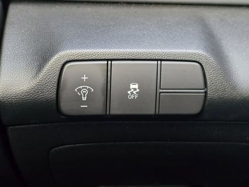 Used 2025 Hyundai Elantra SEL FWD image 32