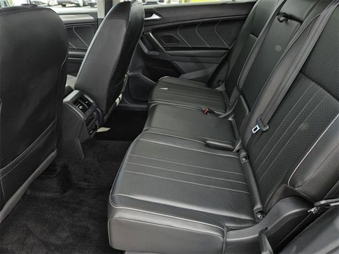Used 2022 Volkswagen Tiguan SE image 29