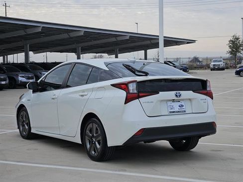 Used 2020 Toyota Prius XLE image 3