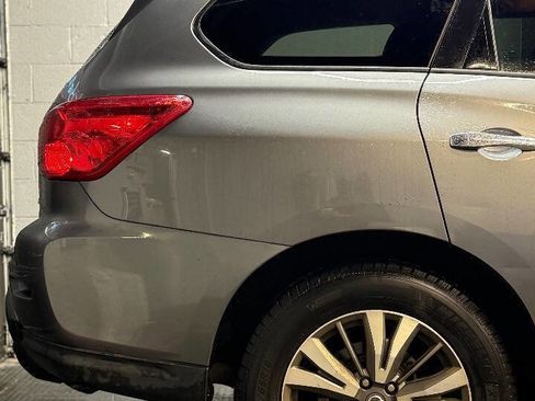 Used 2019 Nissan Pathfinder SV image 8