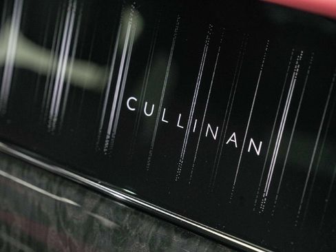 Certified 2025 Rolls-Royce Cullinan AWD/4WD image 43