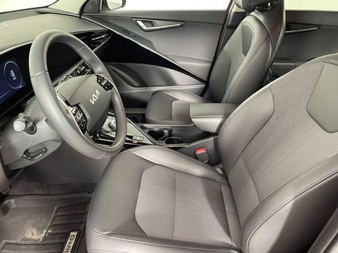 Certified 2025 Kia Niro Wind w/ Wind Preserve Package FWD image 2