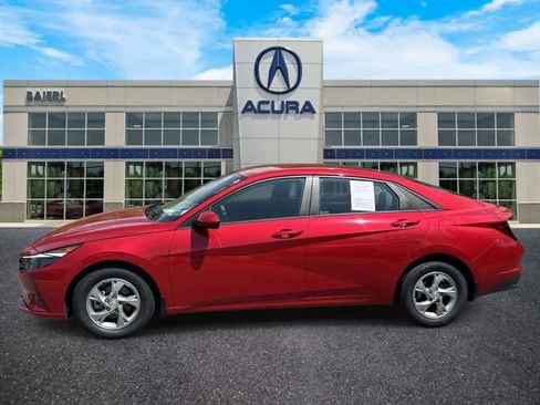 Used 2023 Hyundai Elantra SE FWD image 2