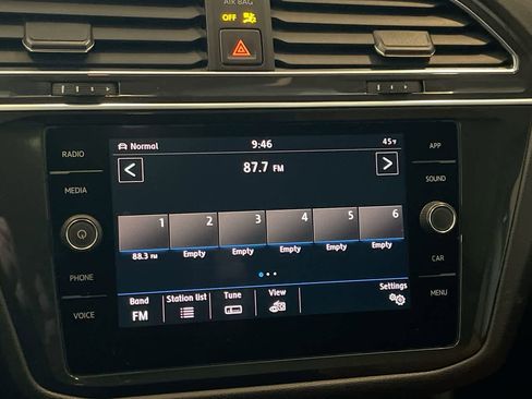 Used 2019 Volkswagen Tiguan SE w/ Panoramic Sunroof Package image 16