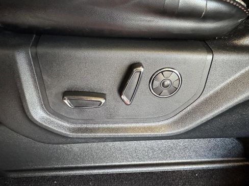 Used 2019 Ford F150 Platinum w/ Equipment Group 701A Luxury image 20