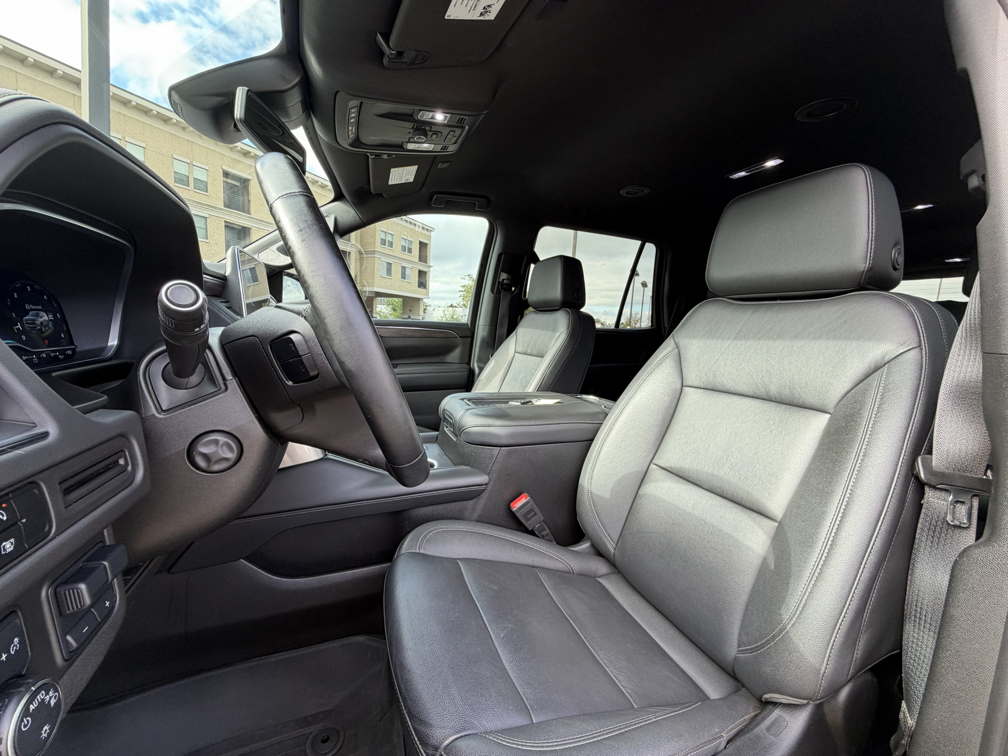 Used 2023 Chevrolet Tahoe Z71 w/ Z71 Off-Road Package AWD/4WD image 30