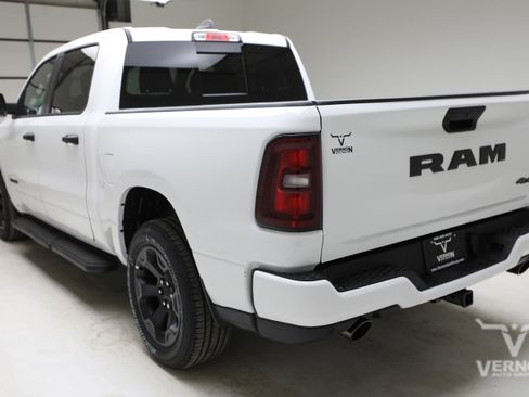 New 2026 RAM 1500 Express AWD/4WD image 3