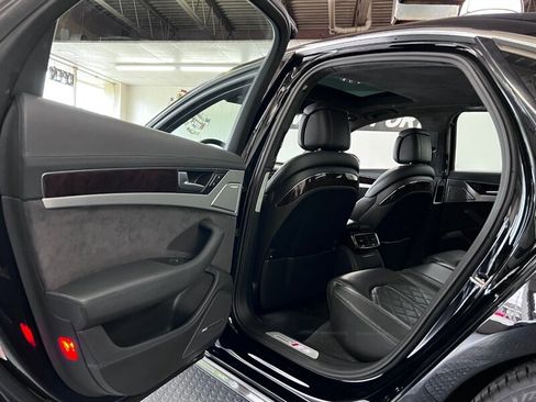 Used 2014 Audi S8 image 40