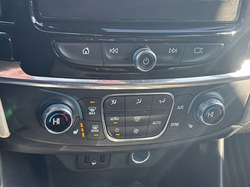 Used 2023 Chevrolet Traverse LT image 23