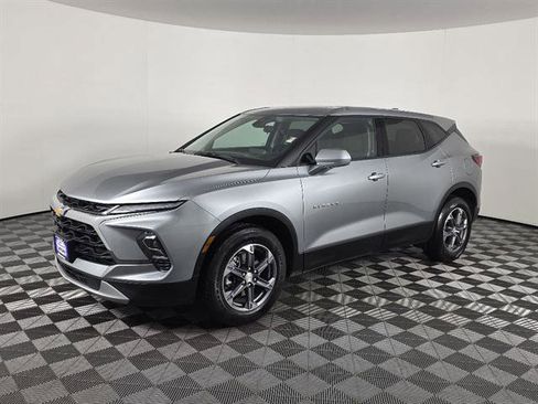 Used 2025 Chevrolet Blazer LT image 9