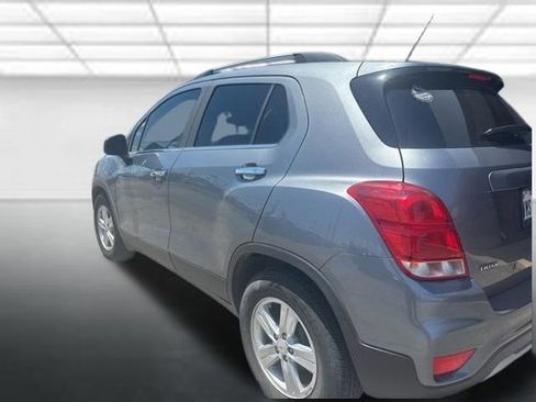 Used 2019 Chevrolet Trax LT w/ LT Convenience Package FWD image 2