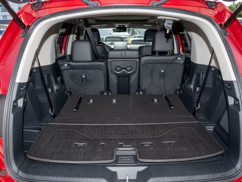 Certified 2025 Honda Pilot Touring image 10