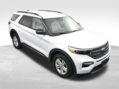 Used 2023 Ford Explorer XLT w/ Equipment Group 202A AWD/4WD image 24