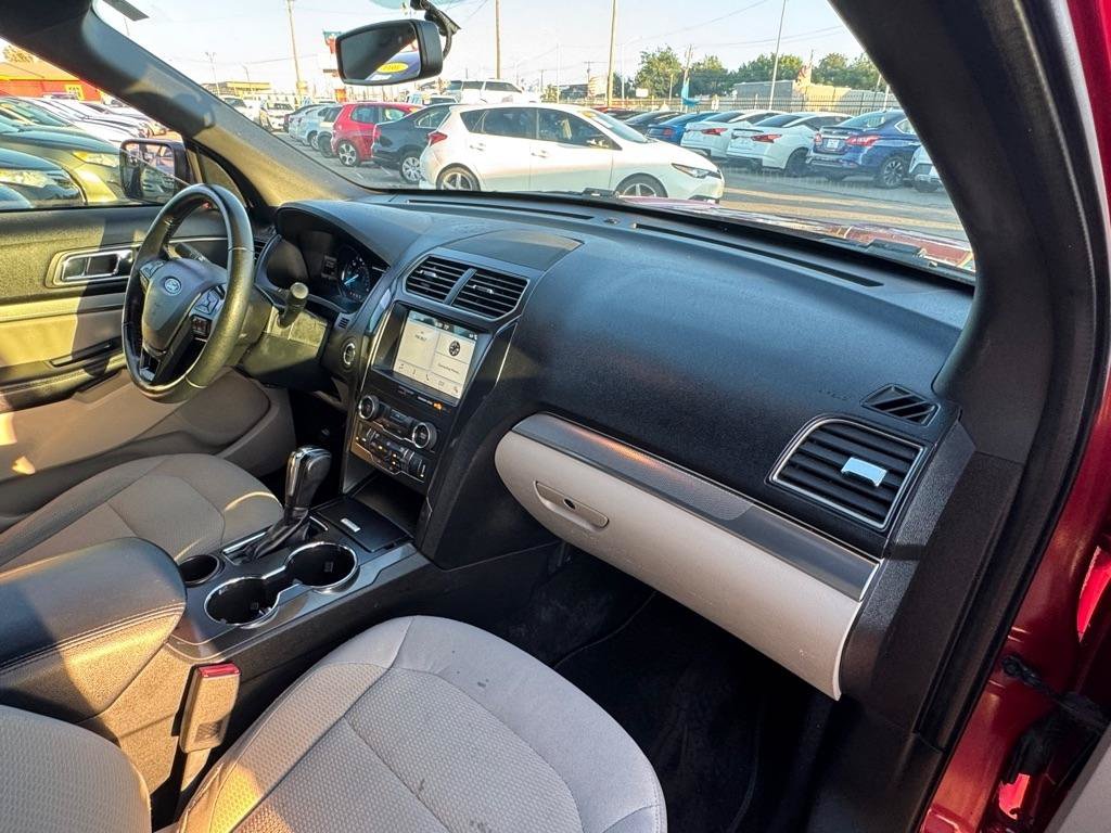 Used 2018 Ford Explorer XLT w/ Equipment Group 201A FWD image 13