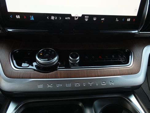 Used 2025 Ford Expedition King Ranch image 29