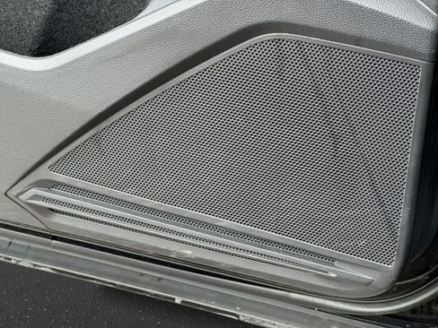 Used 2024 Volkswagen Tiguan SE w/ Panoramic Sunroof Package FWD image 37